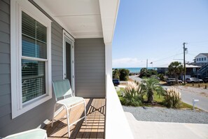 Terrace/patio - Great Property and steps from the beach (Kure Beach)