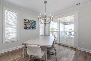Dining - Great Property and steps from the beach (Kure Beach)
