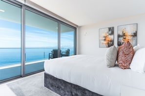 5 Schlafzimmer, Schreibtisch, Bügeleisen/Bügelbrett, Reisekinderbett