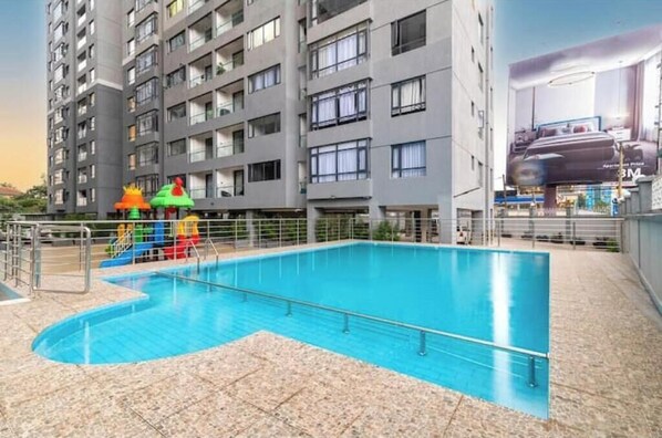 Pool - Executive one bed furnished apartment in Kilimani (Nairobi)