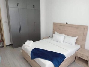 1 bedroom, iron/ironing board, bed sheets - Executive one bed furnished apartment in Kilimani (Nairobi)