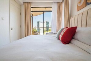 2 bedrooms, iron/ironing board, internet, bed sheets