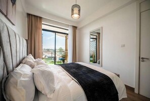 2 bedrooms, iron/ironing board, internet, bed sheets