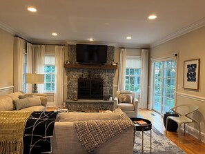 Televisor i llar de foc