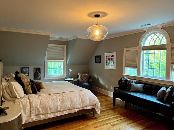 6 bedrooms, iron/ironing board, WiFi, bed sheets