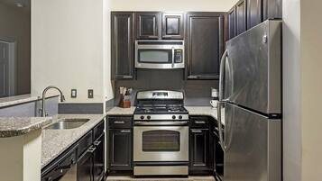 Apartment (2 Bedrooms) | Private kitchen | Fridge, coffee/tea maker