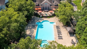Seasonal outdoor pool, sun loungers