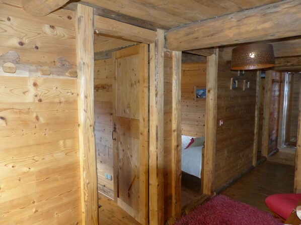 3 bedrooms, iron/ironing board, bed sheets