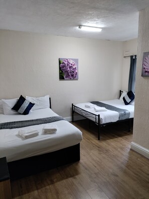 Family Quadruple Room -  South Cliff Hotel (Blackpool)