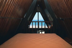 Bungalow, vistas al mar | Ropa de cama de alta calidad, colchones Select Comfort, minibar