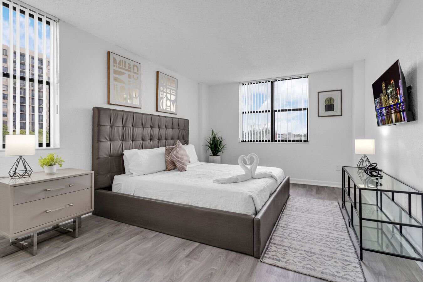 2 bedrooms, desk, iron/ironing board, travel crib