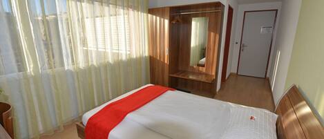Single Room | Desk, free WiFi