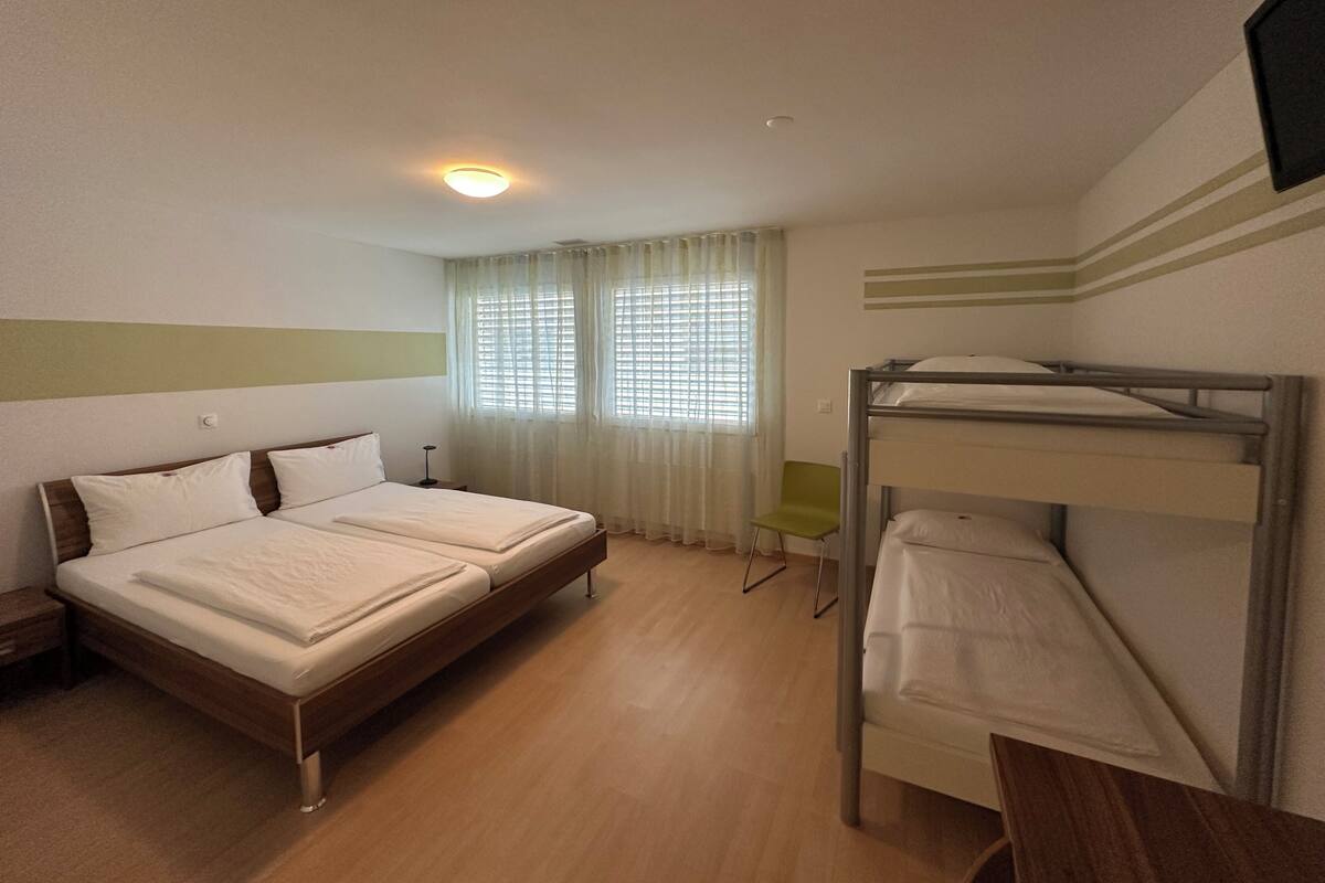 Quadruple Room | Desk, free WiFi