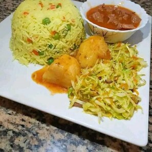 Tägliches inbegriffenes kontinentales Frühstück