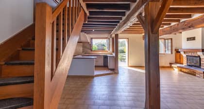 Maison de campagne - grand terrain/ terrasse. Animaux de compagnie acceptés