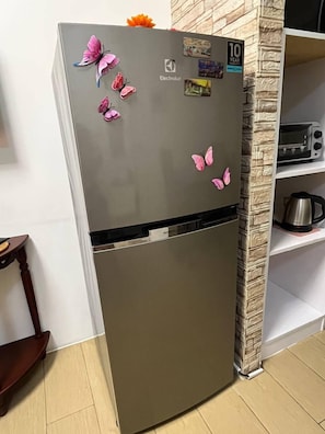 Comfort Condo, 1 Queen Bed, Pets allowed, City View | Mini fridge
