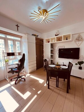 TV connectée de 45 pouces avec chaînes par câble, Netflix