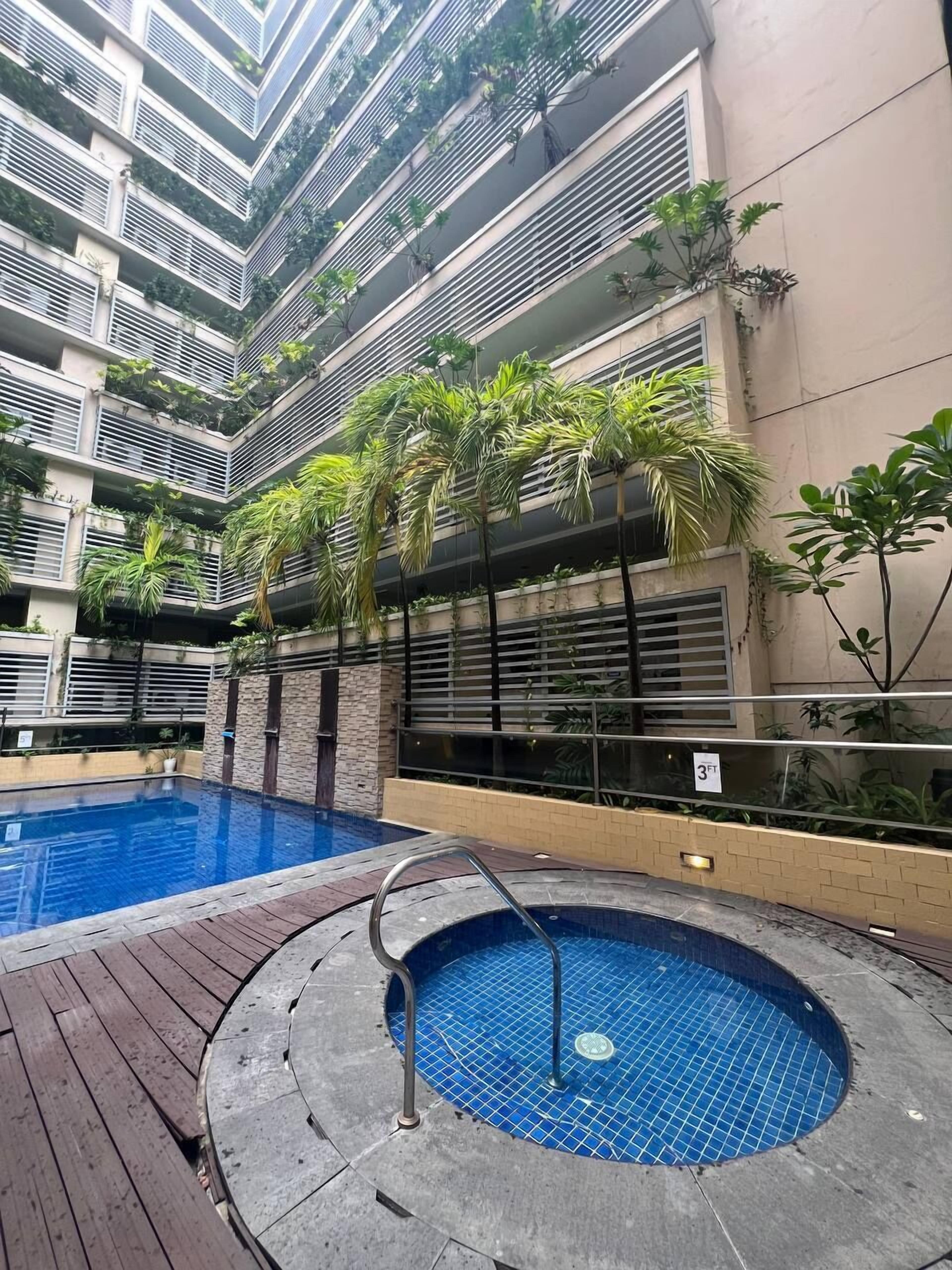 Outdoor pool, open 9:00 AM to 9:00 PM, pool loungers