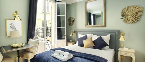 Iron/ironing board, bed sheets