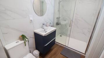 Shower, towels