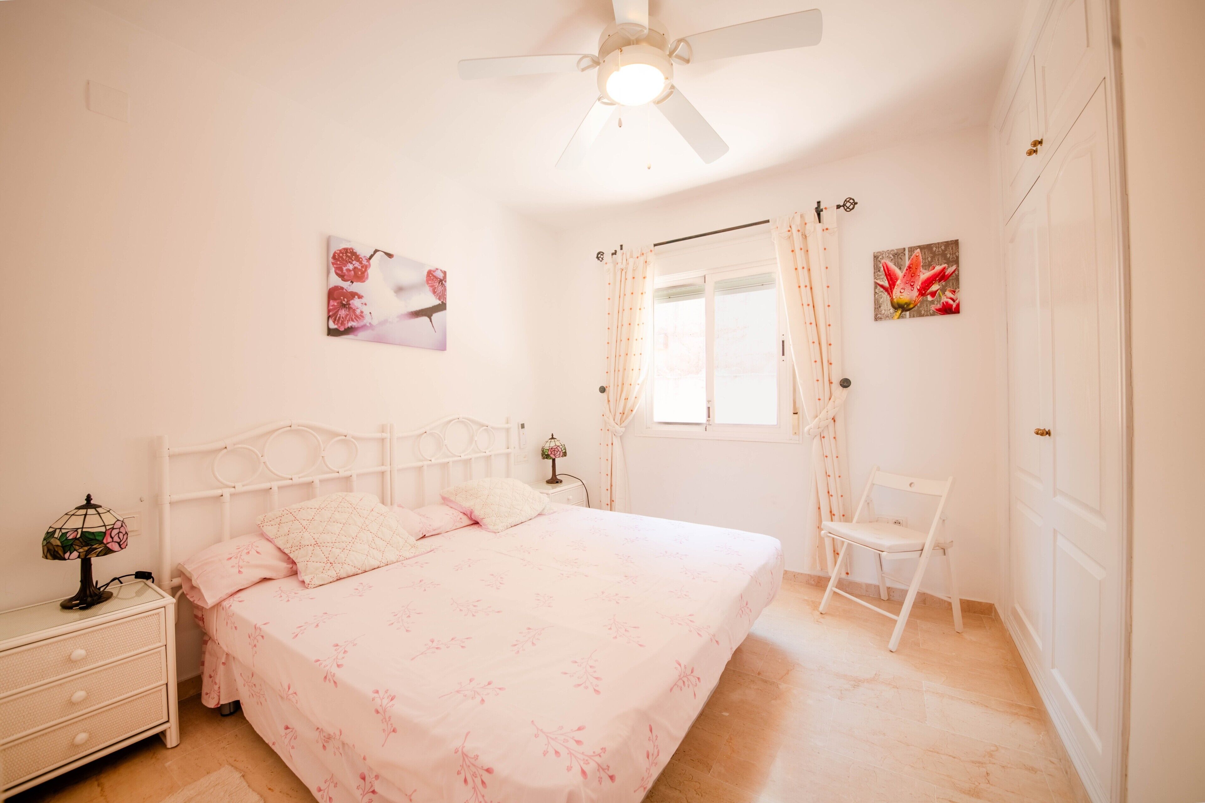 3 室のベッドルーム、アイロン / アイロン台、WiFi、ベッドシーツ