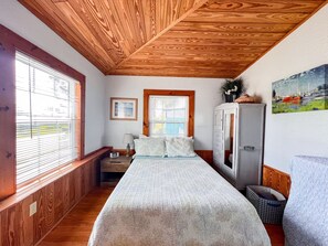 4 bedrooms, desk, iron/ironing board, travel cot