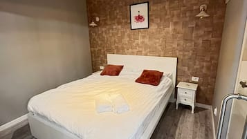 4 Schlafzimmer, Bügeleisen/Bügelbrett, WLAN, Bettwäsche