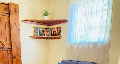 Mountain Vista Cottage cozy stay with stunning views in nature’s heart!