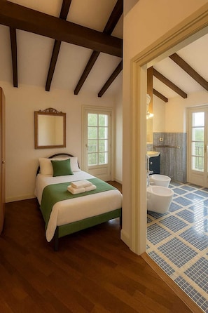 Luxury-Dreibettzimmer, Gartenblick | Kostenloses WLAN