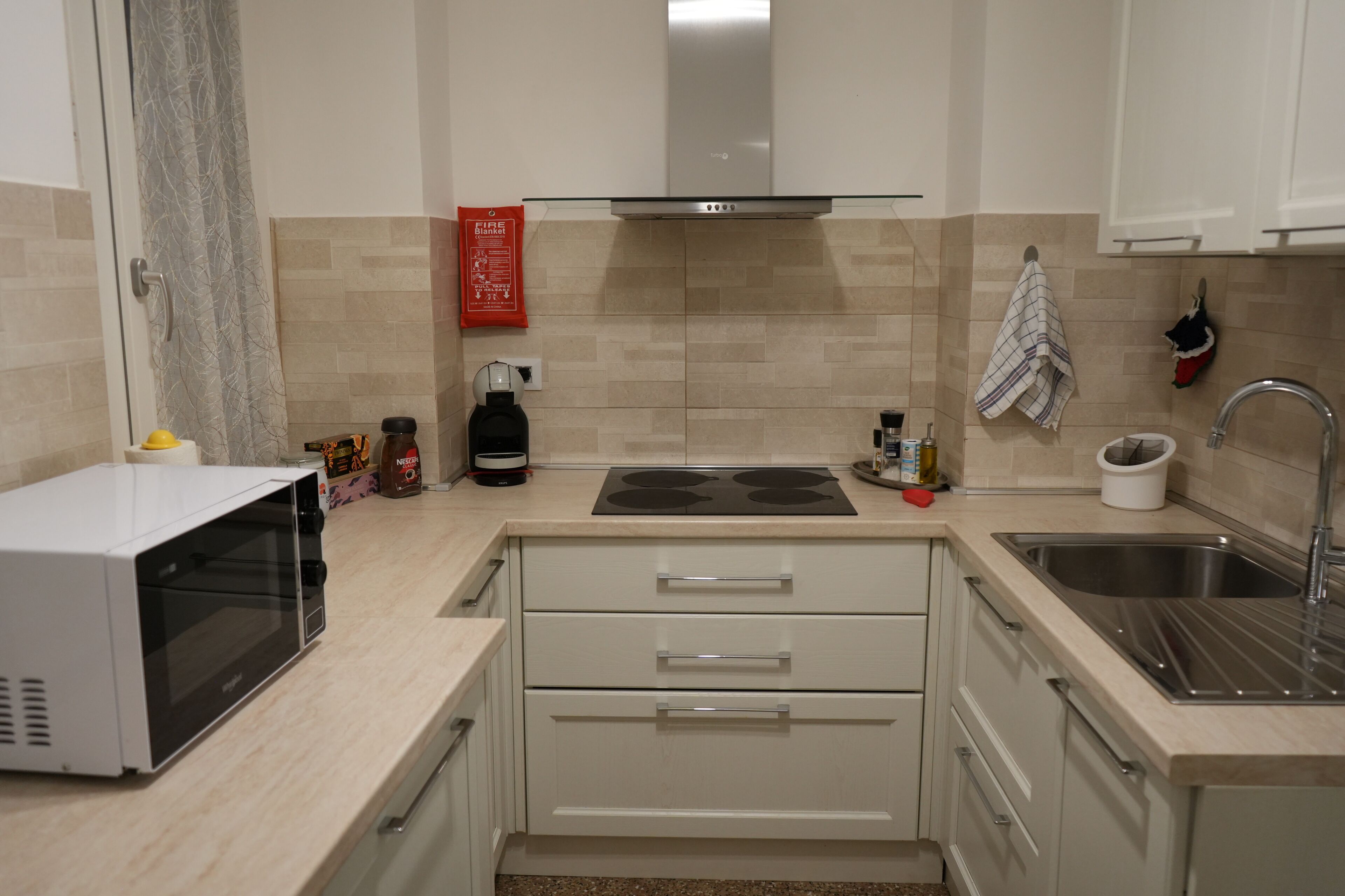 Micro-ondes, plaque de cuisson, lave-vaisselle