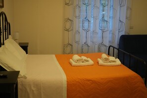 2 habitaciones, tabla de planchar con plancha, wifi y ropa de cama 