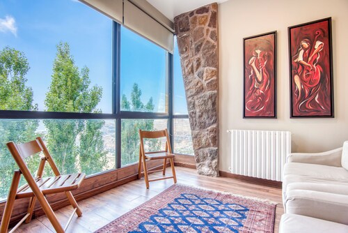 Gin 3-Bedroom Apartment in Mzaar