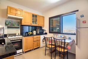 Duplex, 3 Bedrooms, Kitchen, Mountain View | Private kitchen