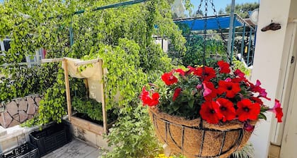 Cozy bright Family Apartment with View & Deck near Zikhron’s Pedestrian Mall