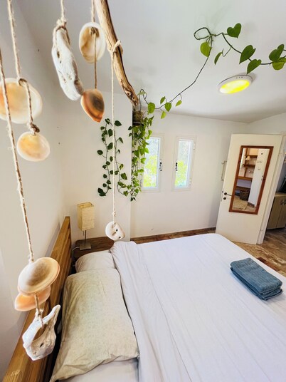 Cozy bright Family Apartment with View & Deck near Zikhron’s Pedestrian Mall