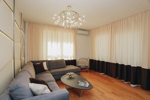 Apartamento superior, vistas al mar | Zona de estar