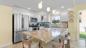 Condo, Berbilang Katil (Golden Arms 101) | Dapur peribadi