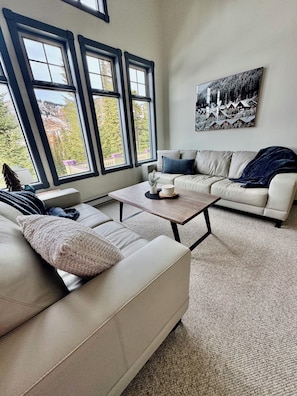 Smart-TV, Kamin, BĂŒcher