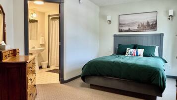 3 habitaciones, tabla de planchar con plancha, wifi y ropa de cama