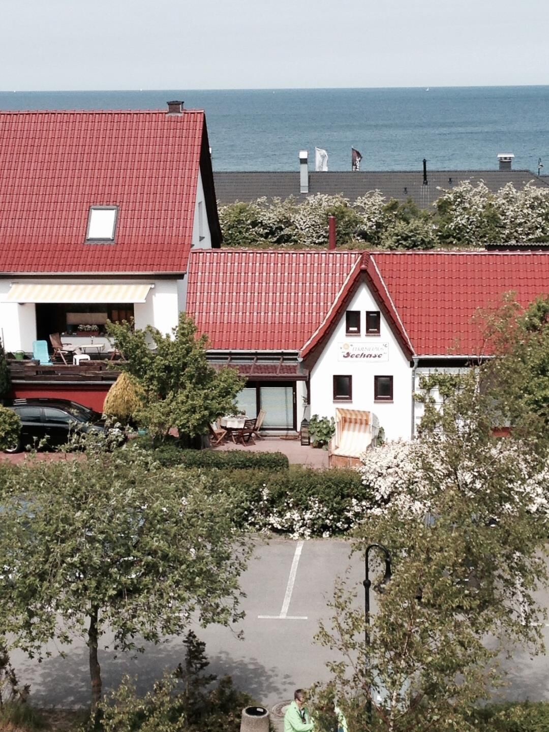 A building with a red roof and a sign that reads "Sechshaus."