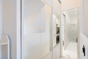 Interior - Studio Apartment 'Rubis' with Private Terrace, Wi-Fi and Air Conditioning (Nice)
