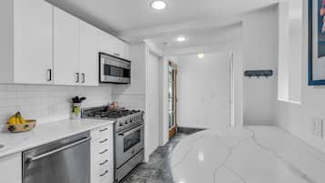 Microonde, forno, piano cottura, lavastoviglie