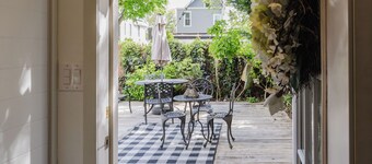 The Back Beat - 3BR, Beach, nightlife, On-sight Parking, Private Patio