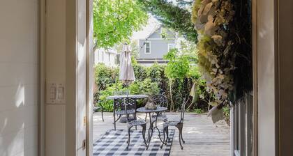 The Back Beat - 3BR, Beach, nightlife, On-sight Parking, Private Patio