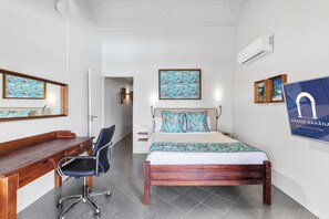 2 chambres, fer et planche à repasser, Wi-Fi, draps fournis