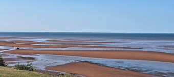 Seaside Escape – 2-Bedroom Oceanview Cottage with Private Beach Access