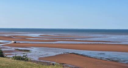 Seaside Escape â 2-Bedroom Oceanview Cottage with Private Beach Access