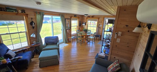 Seaside Escape – 2-Bedroom Oceanview Cottage with Private Beach Access