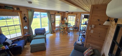 Seaside Escape – 2-Bedroom Oceanview Cottage with Private Beach Access