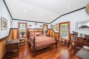 5 bedrooms, iron/ironing board, Internet, bed sheets